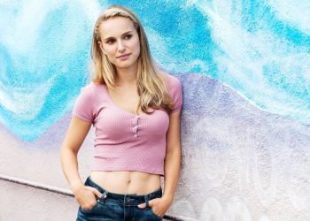 SONG TO SONG, NATALIE PORTMAN, 2017. PH: VAN REDIN/© BROAD GREEN PICTURES